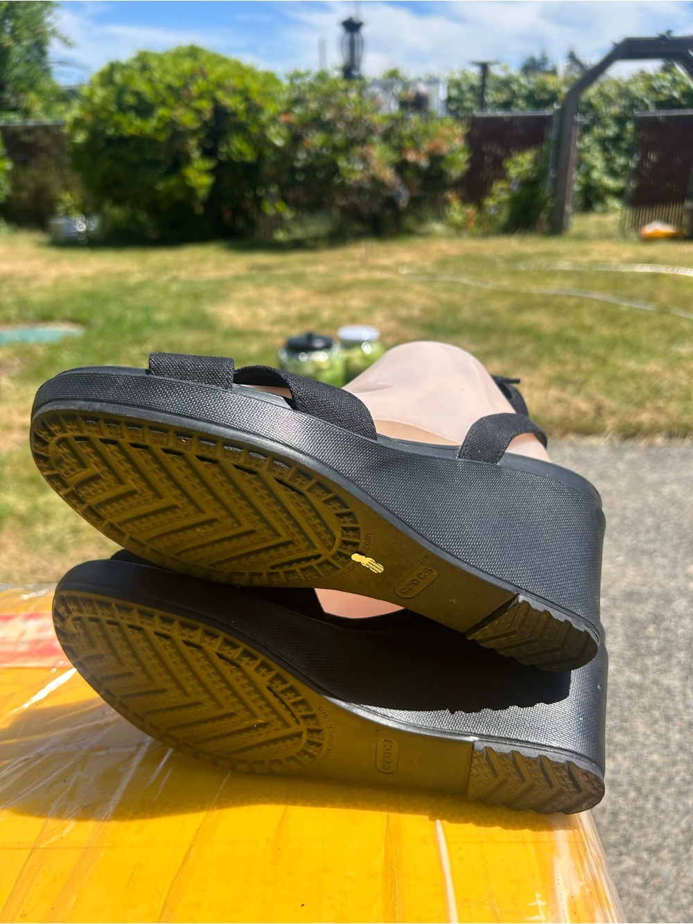 Crocs Leigh II Cross Strap Strappy Ankle Wedge Sandals Black Women’s Size 10 - Picture 16 of 16
